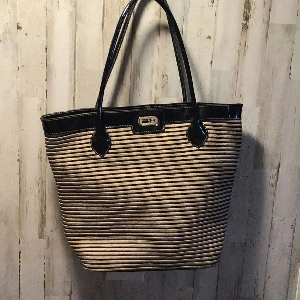 Purse bucket / tote bag by Liz Claiborne